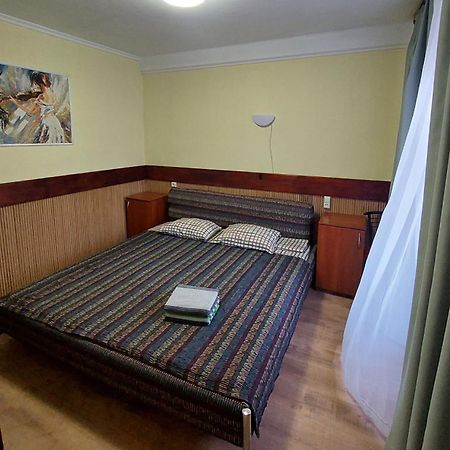 Hotel Desna KUT Kiev Buitenkant foto