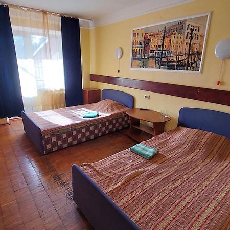 Hotel Desna KUT Kiev Buitenkant foto