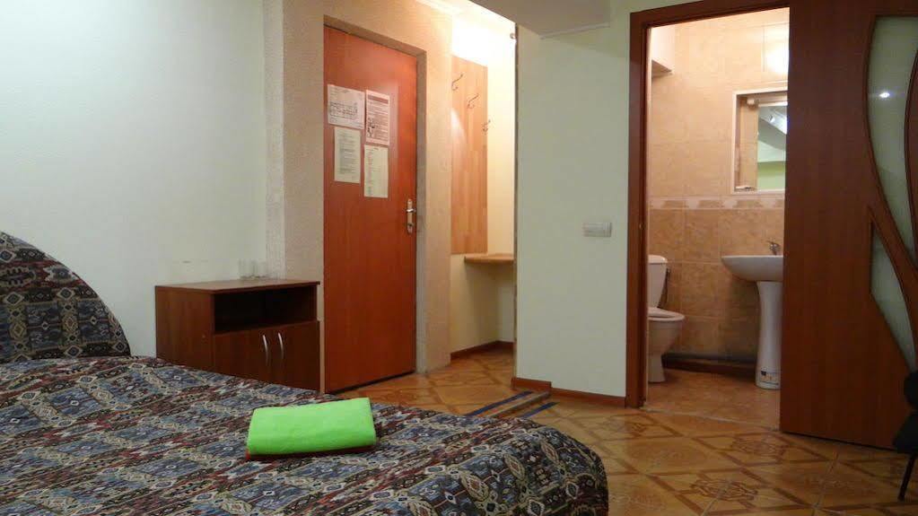 Hotel Desna KUT Kiev Buitenkant foto