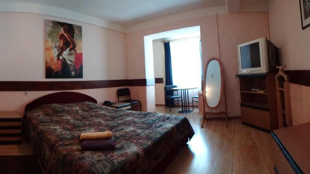 Hotel Desna KUT Kiev Buitenkant foto