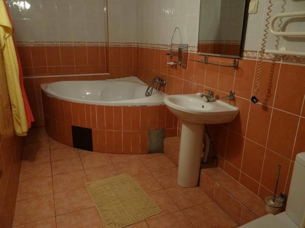 Hotel Desna KUT Kiev Buitenkant foto