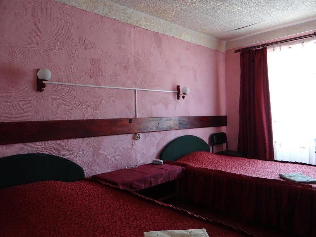 Hotel Desna KUT Kiev Buitenkant foto