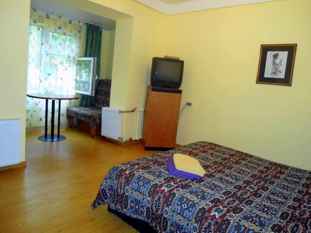 Hotel Desna KUT Kiev Buitenkant foto
