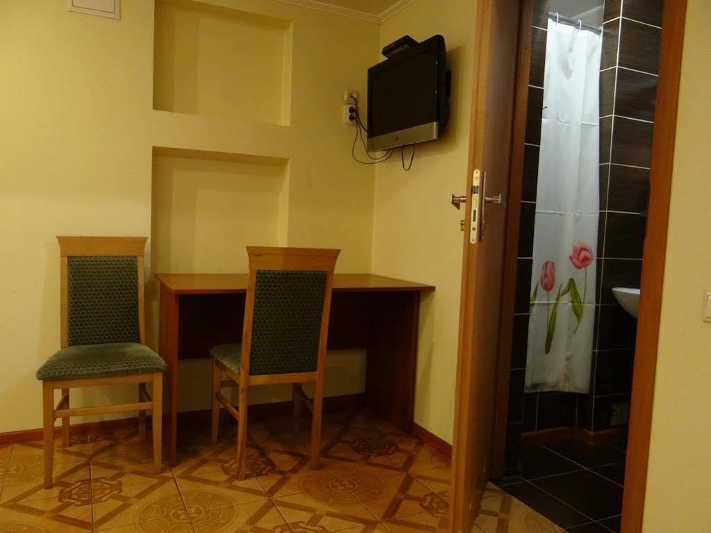 Hotel Desna KUT Kiev Buitenkant foto