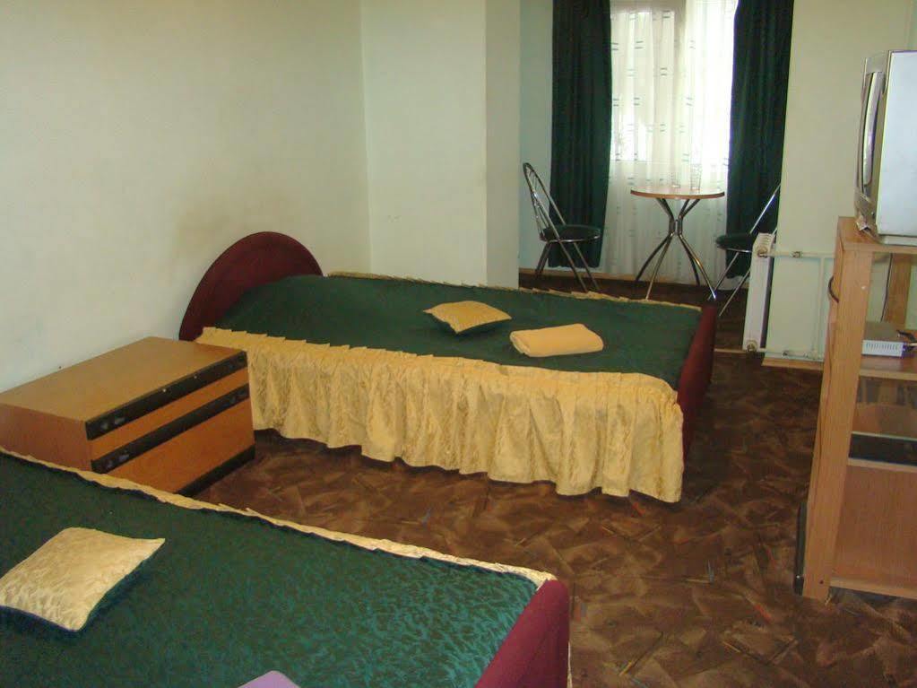 Hotel Desna KUT Kiev Buitenkant foto